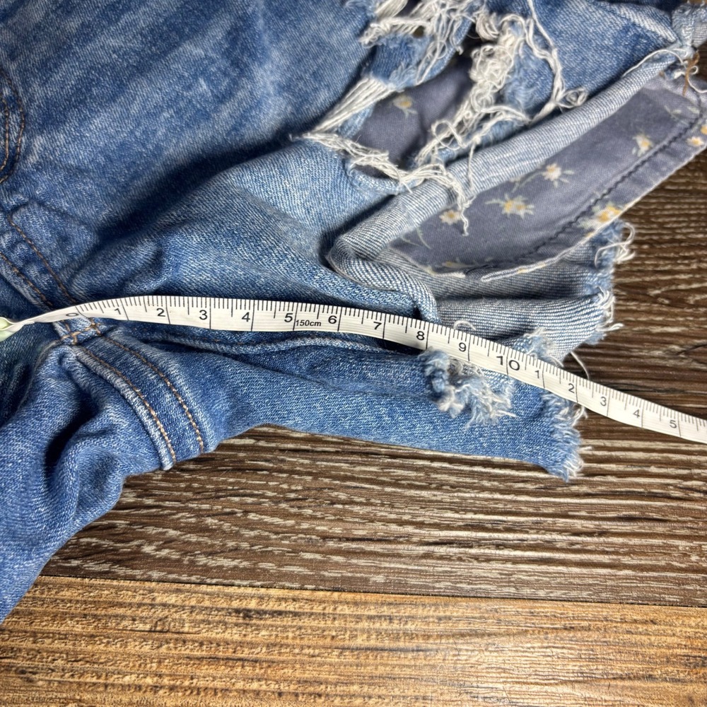 American Eagle Distressed Floral pocket Denim Shorts Light Wash Size 0 Stretch - Picture 5 of 8